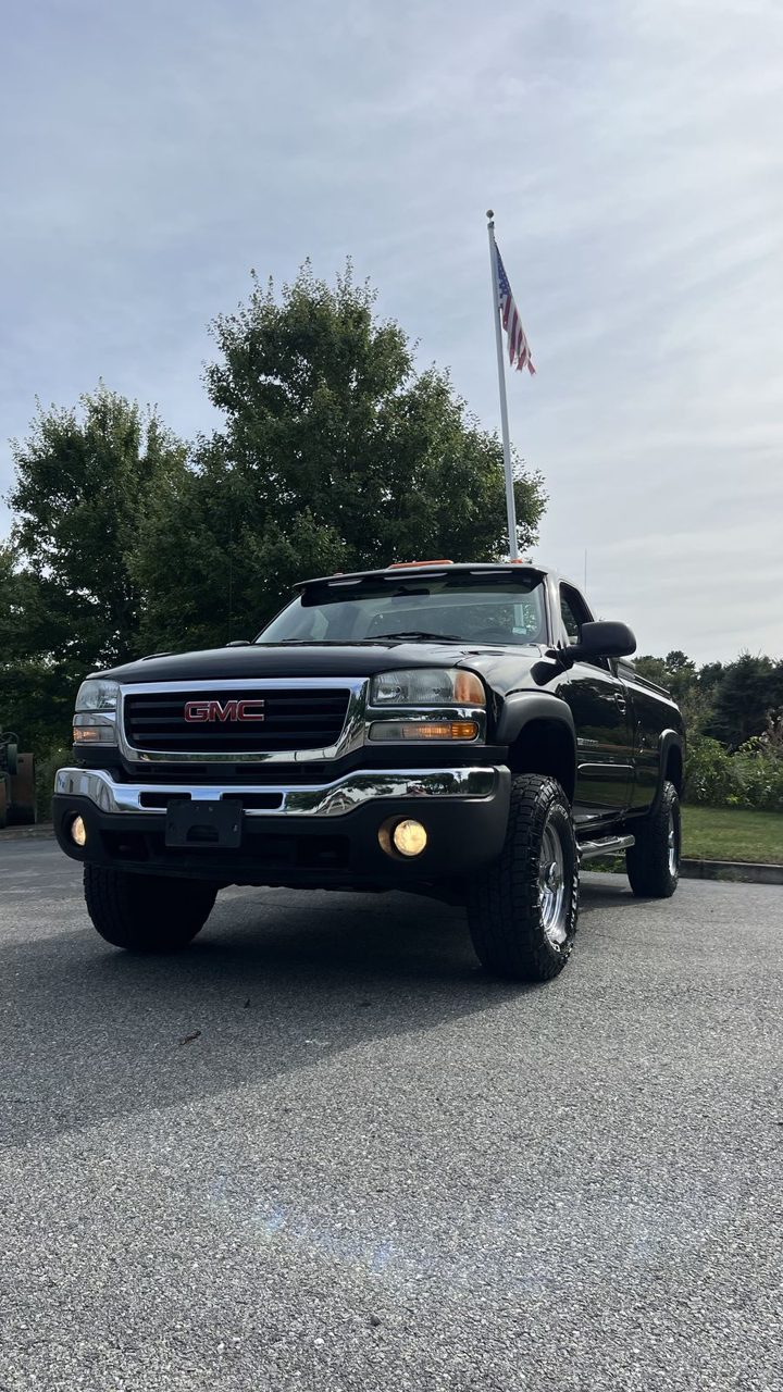 Black 2004 GMC Sierra 2500HD