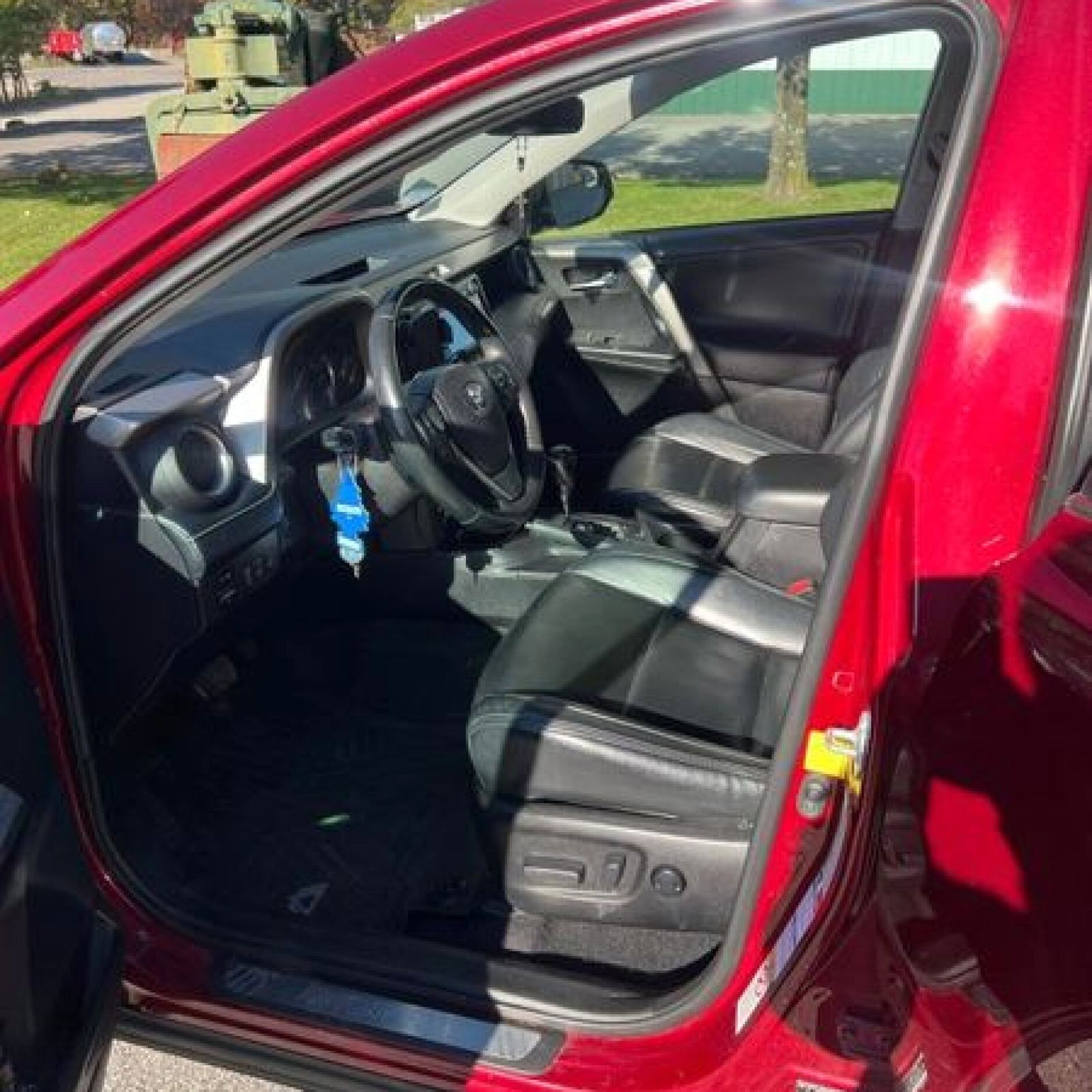 2018 Toyota RAV4 photo 12