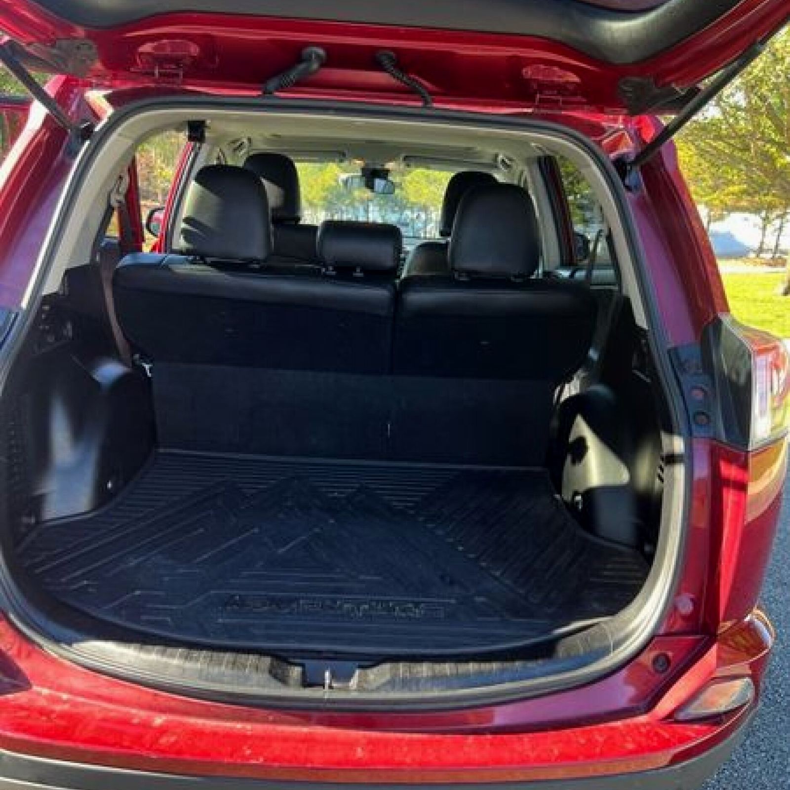 2018 Toyota RAV4 photo 19